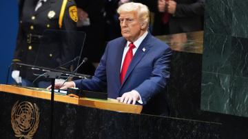 Τραμπ στον ΟΗΕ: Το 54% των κρατουμένων στην Ελλάδα είναι μετανάστες - Απάτη η κλιματική αλλαγή!