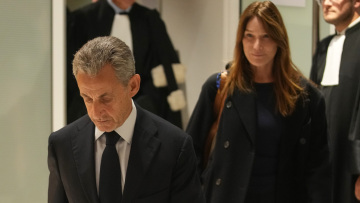 Τι θα κάνει η Κάρλα Μπρούνι μετά τη φυλάκιση του Σαρκοζί - «Έχει σφοδρή αφοσίωση, θα τον επισκέπτεται κάθε μέρα»