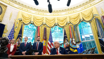 Τραμπ: Πλησιάζουμε ακόμα και σε ειρήνη για τη Γάζα, δεν θα επιτρέψω στο Ισραήλ να προσαρτήσει τη Δυτική Όχθη