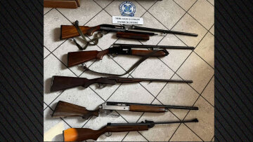 17χρονος απείλησε με πιστόλι μαθητή σε σχολείο στην Ελευσίνα - Βρέθηκε οπλοστάσιο στο σπίτι του