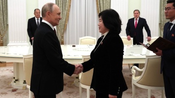 Ο Πούτιν και η Βορειοκορεάτισσα ΥΠΕΞ συζήτησαν για την ενίσχυση της συνεργασίας μεταξύ των δύο χωρών 