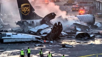 Στους 11 αυξήθηκαν οι νεκροί από τη συντριβή αεροσκάφους cargo της UPS στο Κεντάκι - Κινητήρας αποκολλήθηκε κατά την απογείωση 