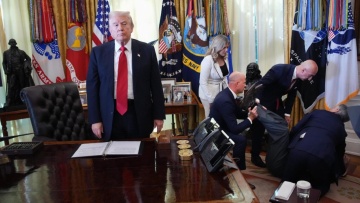 Οι αντιδράσεις στον Λευκό Οίκο για τη λιποθυμία στελέχους της Novo Nordisk - Δείτε βίντεο