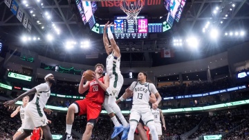 Σενγκούν και Ντουράντ καθάρισαν τους Μπακς παρά τους 37 πόντους του Γιάννη - Δείτε βίντεο