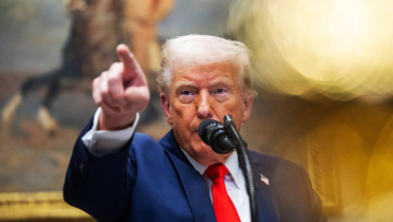 Σύντομα θα ξεκινήσουμε επιθέσεις σε στόχους στο έδαφος της Βενεζουέλας, θα τσακίσουμε τα καθάρματα, λέει ο Τραμπ