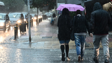 Αγριεύει ο καιρός τις επόμενες ώρες: Δύσκολη μέρα η Πέμπτη με καταιγίδες, χαλάζι και λασποβροχές - Οι περιοχές που θα επηρεαστούν, δείτε χάρτες