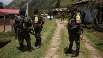 Ανώτατοι αξιωματικοί των Ενόπλων Δυνάμεων της Κολομβίας σε διαθεσιμότητα για διαρροή πληροφοριών σε αντάρτες 