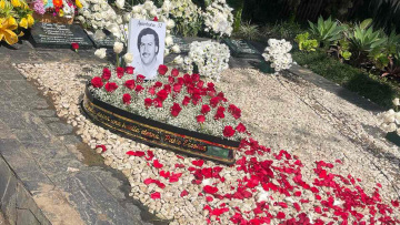 Λουλούδια στον τάφο του Εσκομπάρ από την αδελφή του - Σαν σήμερα είχε γενέθλια