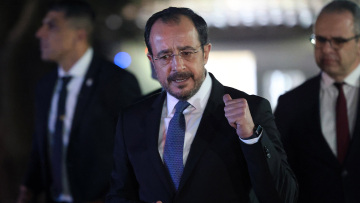 Χριστοδουλίδης και Έρχιουρμαν δεσμεύτηκαν να εντείνουν τις επαφές και τις προσπάθειες για επανέναρξη συνομιλιών 
