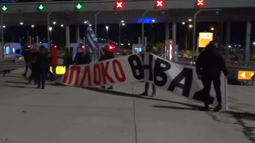 Στα διόδια των Αφιδνών οι αγρότες της Θήβας: Σήκωσαν τις μπάρες στο ρεύμα προς Αθήνα, δείτε βίντεο