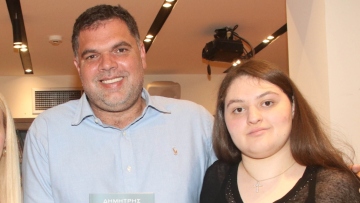 Δημήτρης Παπανικολάου για την κόρη του: Μας είχαν πει ότι μπορεί να μη μιλούσε ποτέ κανονικά και σήμερα μιλάει τρεις γλώσσες