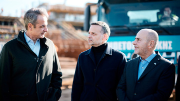 Ο Κυριάκος Μητσοτάκης με τον Γιάννη Αλαφούζο και τον Χάρη Δούκα στον Βοτανικό: «Το γήπεδο θα είναι έτοιμο τον Μάιο του 2027»