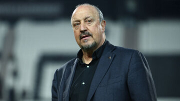 Μπενίτεθ: Ο στόχος είναι να κάνουμε μια ανταγωνιστική ομάδα και θα πετύχουμε