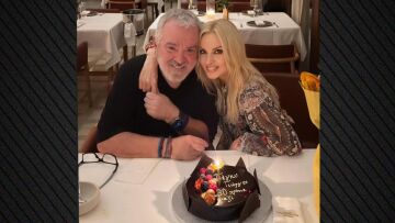 Η Πέγκυ Ζήνα και ο Γιώργος Λύρας συμπλήρωσαν 30 χρόνια κοινής πορείας: Για πάντα μαζί, γράφουν
