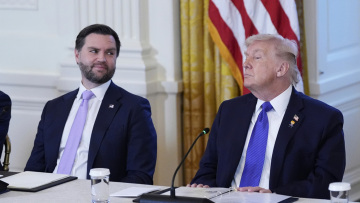 Wall Street Journal: Ο Τραμπ κλίνει προς την στρατιωτική επιλογή, ο Βανς προκρίνει τη διπλωματία - 648 νεκροί, πάνω από 100 ώρες χωρίς Ίντερνετ η χώρα