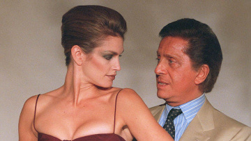 Το «αντίο» της Σίντι Κρόφορντ στον Βαλεντίνο: Υπήρξε ένας αληθινός μετρ της τέχνης του