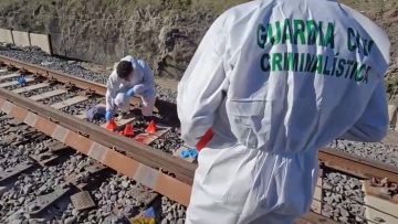 Σπασμένες ράγες στο μικροσκόπιο μετά τη φονική σύγκρουση τρένων στην Ισπανία: Στους 40 οι νεκροί, δείτε βίντεο