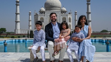 Τέταρτο παιδί περιμένουν ο αντιπρόεδρος των ΗΠΑ Τζέι Ντι Βανς και η σύζυγός του Ούσα 