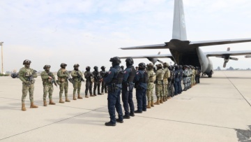 Το Μεξικό παρέδωσε 37 φερόμενα στελέχη καρτέλ στις ΗΠΑ υπό την πίεση Τραμπ 