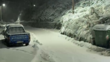 Σε εξέλιξη το κύμα κακοκαιρίας: Στα λευκά έχει ντυθεί το Καρπενήσι και η Λίμνη Πλαστήρα, δείτε βίντεο 