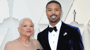 Ο Μάικλ Μπι Τζόρνταν τηλεφώνησε πρώτα στη μαμά του μετά το ρεκόρ του «Sinners» στα Όσκαρ