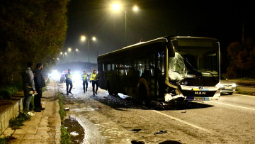 Ένας σοβαρά τραυματίας σε ανατροπή ΙΧ στην Αθηνών-Κορίνθου, δείτε βίντεο