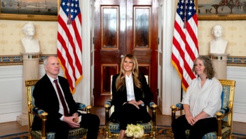 Η Μελάνια Τραμπ λέει ότι βρίσκεται σε επαφή με το περιβάλλον Πούτιν για την επιστροφή παιδιών στην Ουκρανία, δείτε βίντεο