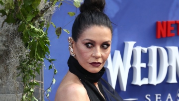 Η Κάθριν Ζέτα Τζόουνς μεταμορφώνεται σε σύμβουλο γάμου με ανορθόδοξες μεθόδους στο ψυχολογικό θρίλερ Cupid