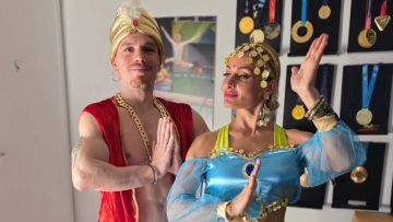 Η Βασιλική Μιλλούση και ο Λευτέρης Πετρούνιας μεταμφιέστηκαν σε πρωταγωνιστές του Μπόλιγουντ για τις Απόκριες
