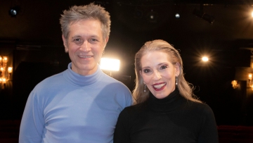 «Κάποιος νόμιζε ότι όντως γινόταν βιασμός»: Η παρεξήγηση που έφερε την αστυνομία μέσα στην παράσταση του Αιμίλιου Χειλάκη 