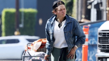 Η Λόνι Γουίλισον ξανά στους δρόμους να ψάχνει σκουπίδια, οι νέες εικόνες που προκάλεσαν ανησυχία