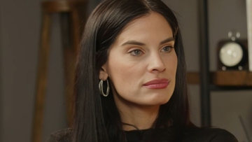 Χριστίνα Μπόμπα για τη δημοσιότητα: Έπρεπε να αντιμετωπίσω το «είναι η γυναίκα του Σάκη» και να βρω ποια είμαι επαγγελματικά