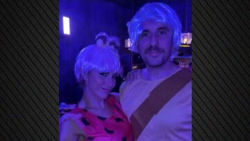 Η Ντορέττα Παπαδημητρίου και ο Γιώργος Γεροντιδάκης ως Flintstones σε μασκέ πάρτι 