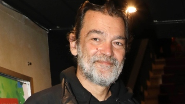 Κωνσταντίνος Καζάκος: Ο πατέρας μου έφαγε πόλεμο, όταν αποφάσισε να παντρευτεί ξανά μετά τον θάνατο της μητέρας μου
