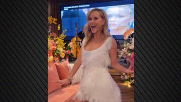 Το πάρτι της Ρις Γουίδερσπουν για τα 50ά της γενέθλια: Το φόρεμα με τα κρόσσια και οι αγκαλιές με τα τρία παιδιά της