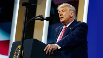 «Διαπραγματευόμαστε με την Τεχεράνη, αλλά πρέπει ν' ανοίξουν τα Στενά του Ορμούζ» λέει ο Τραμπ - Το Ισραήλ βομβαρδίζει την Τεχεράνη, ένας νεκρός από ιρανική επίθεση στο Τελ Αβίβ