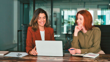 Δημογραφικό: Η μείωση των γυναικών 25-44 ετών οξύνει το πρόβλημα, μονόδρομος η αύξηση των μεταναστών κατά 700.000 έως το 2050, λένε οι ειδικοί