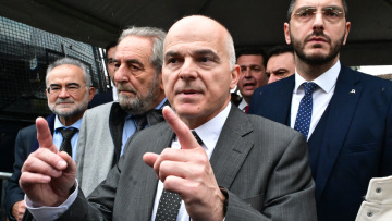 Ψαρόπουλος μετά τις εντάσεις και τις φωνές: «Η δίκη αυτή είναι ο αγώνας της ζωής μου, προτείνω στους συναδέλφους να σταθούν με σεβασμό απέναντι στα θύματα»