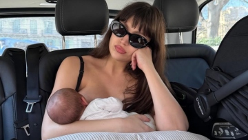 Ούρσουλα Κορμπερό: Η στιγμή που θηλάζει τον γιο της, δείτε τη φωτογραφία