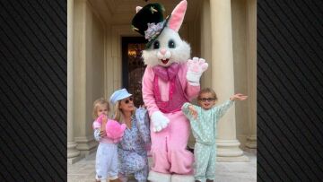 Πάρις Χίλτον: Τα στιγμιότυπα με τα παιδιά της από το Πάσχα