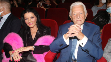 Ζωζώ Σαπουντζάκη: Δεν έχει ενημερωθεί για τον θάνατο του συντρόφου της, είναι κατάκοιτη, την έχουν εγκαταλείψει τα πόδια της, είπε συνεργάτιδά της