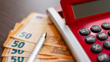 Καταιγίδα κατασχέσεων από την εφορία για τα χρέη (πίνακας)