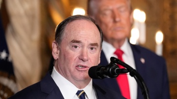 Αιφνιδιαστική αποχώρηση του υπουργού Ναυτικού των ΗΠΑ χωρίς εξηγήσεις 