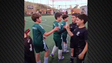 «Θα πω στο '''99'' ότι ήταν σφαίρα»: Το επικό fair play από πιτσιρικά της ακαδημίας του Παναθηναϊκού στα Χανιά, δείτε βίντεο