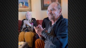 Ο Τζακ Νίκολσον σε μια σπάνια φωτογραφία για τα 89α γενέθλιά του