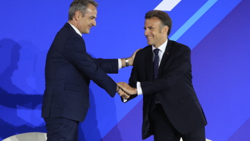 Politico: Nέα ευρωομόλογα για επενδύσεις και παράταση στην αποπληρωμή του Ταμείου Ανάκαμψης ζητούν Μακρόν και Μητσοτάκης 