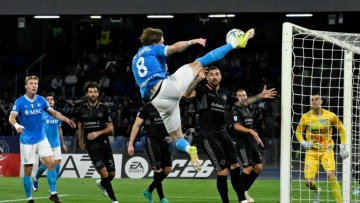 Serie A, Νάπολι – Κρεμονέζε 4-0: Εμφατική νίκη και άνοδος στη δεύτερη θέση, δείτε τα γκολ 