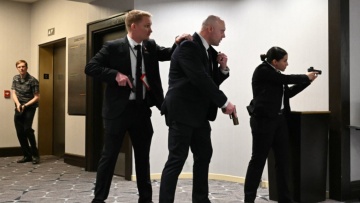 Συναγερμός στην Ουάσινγκτον: Απομακρύνθηκε από δείπνο ο Τραμπ μετά από πυροβολισμούς και επιστρέφει στον Λευκό Οίκο, δείτε βίντεο και φωτογραφίες