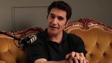 Χριστόφορος Παπακαλιάτης: Όταν με σκηνοθετώ, είναι καταστροφή, λέω «Μίλα ατάλαντε»