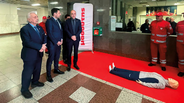 Διαμαντής Μασούτης Α.Ε.: «Προσφορά ζωής» με δωρεά 84 απινιδωτών για τους σταθμούς Μετρό Αθήνας και Θεσσαλονίκης